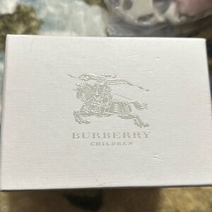 Burberry crib shoe. Well loved but in great condition. Size 19
